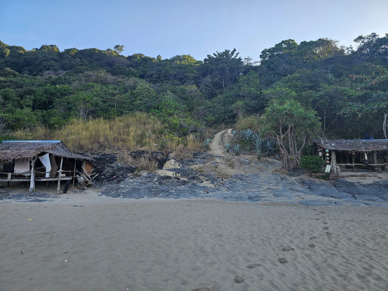 Blick auf den Fußweg zur Nui Bay