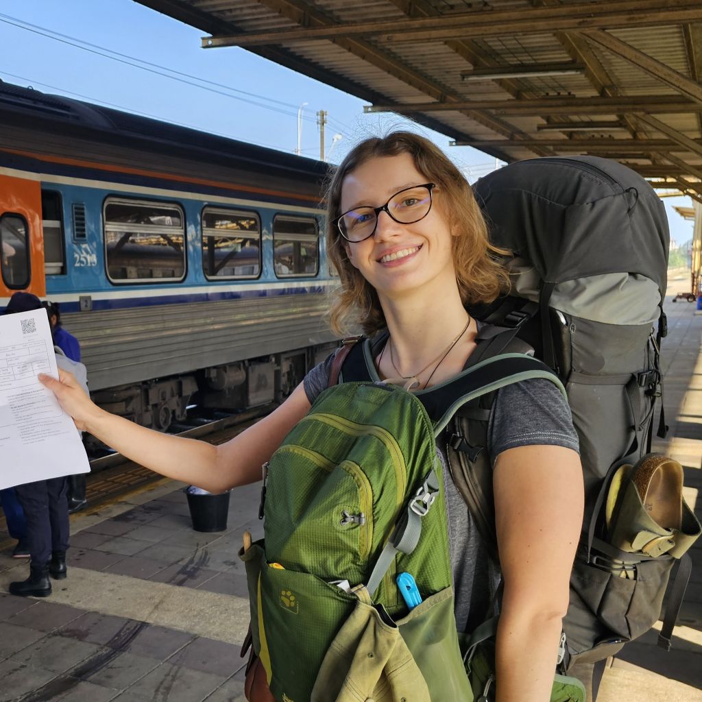 Zugfahren in Thailand: Ein Erfahrungsbericht von Reisekröten übers Zugfahren zwischen Bangkok und Surat Thani, mit Zwischenstopps in schönen Orten an der Golfküste Thailands.