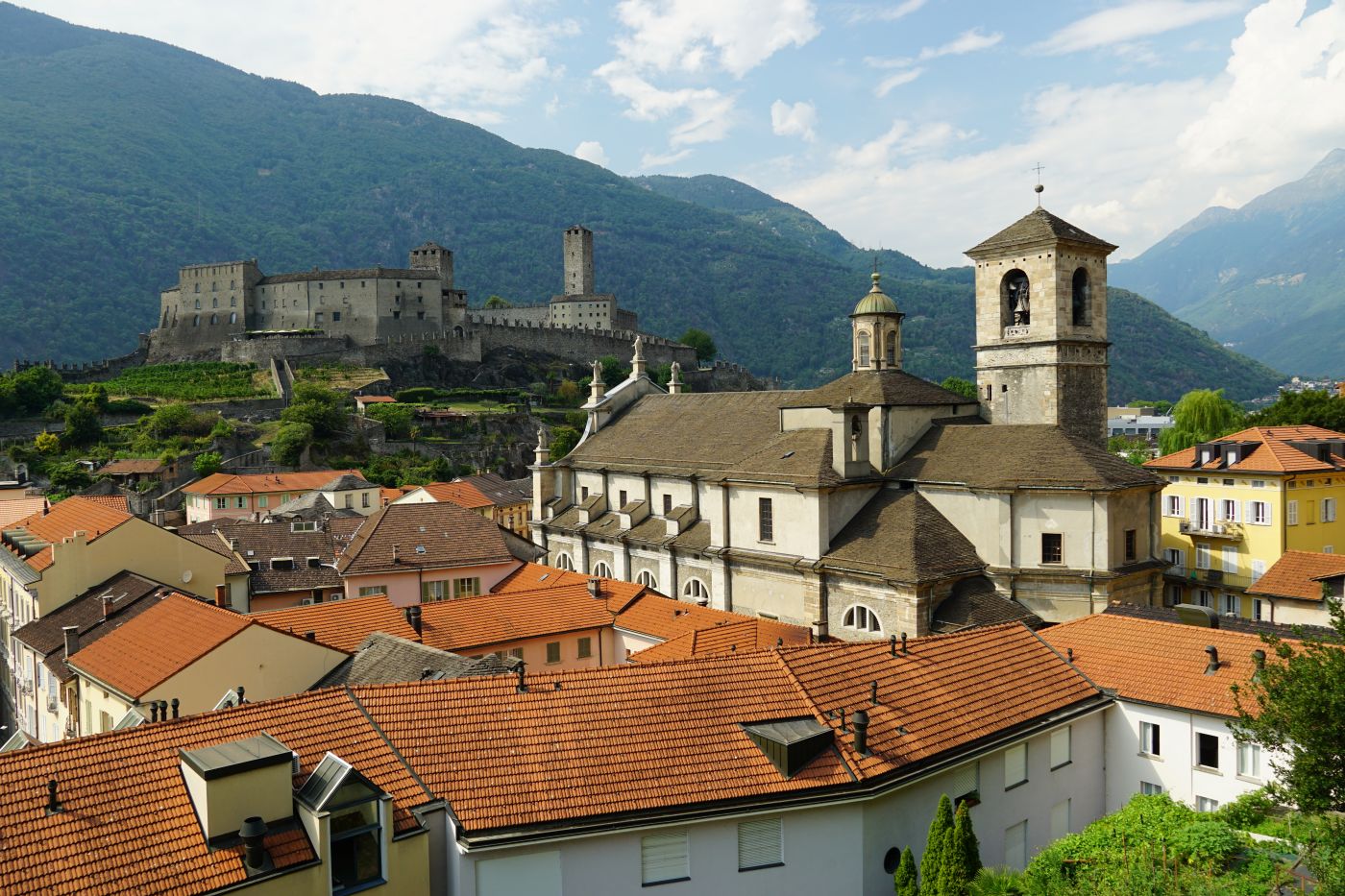 Die Stadt Bellinzona und das Castel Grande