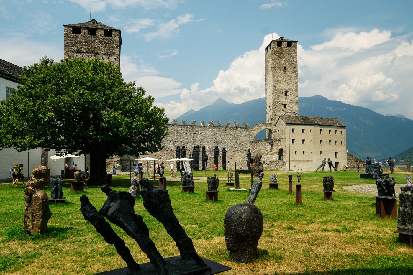 Im Burghof des Castel Grande