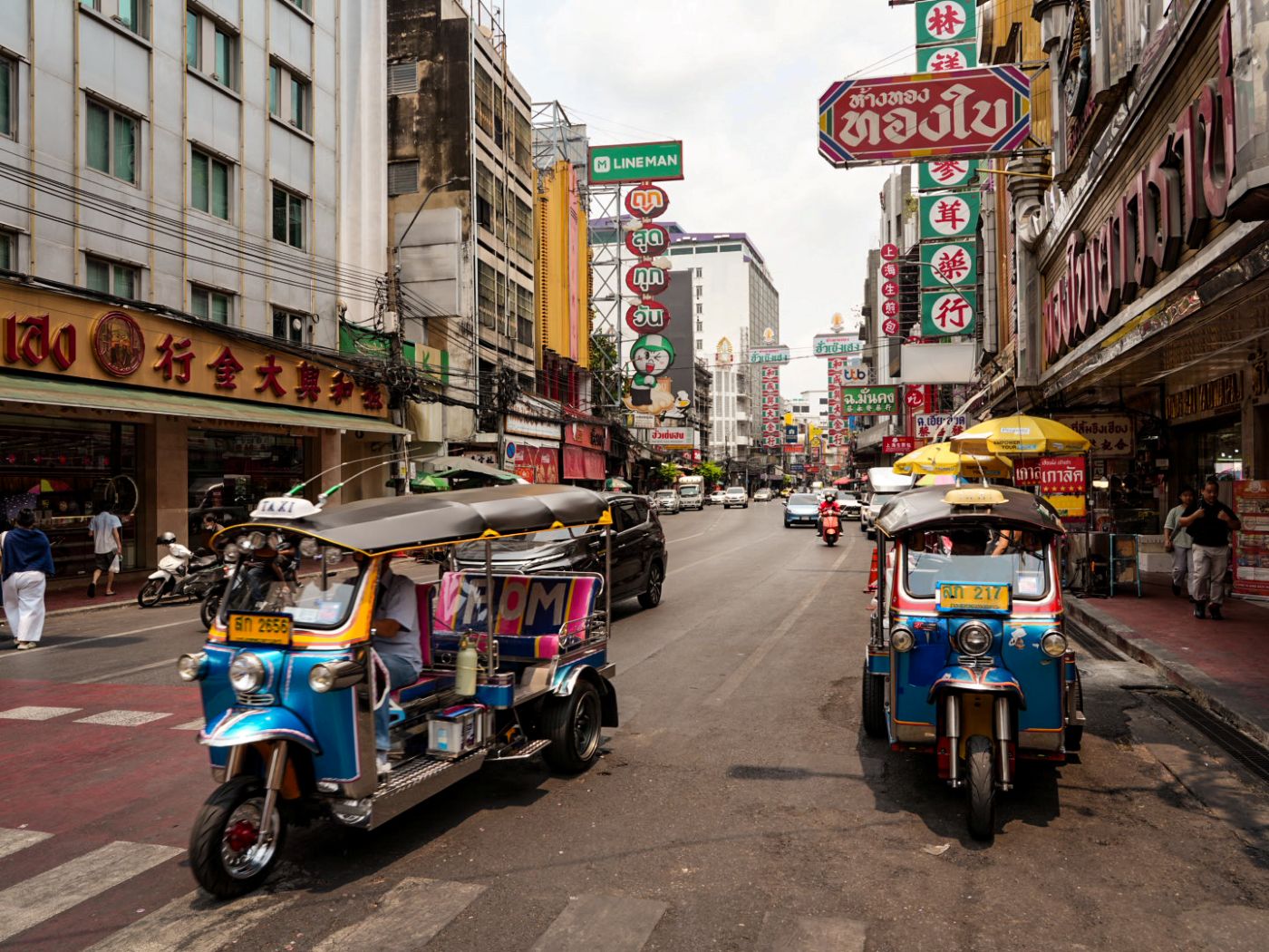 Auf der Yaowarat Road in Bangkok Chinatown