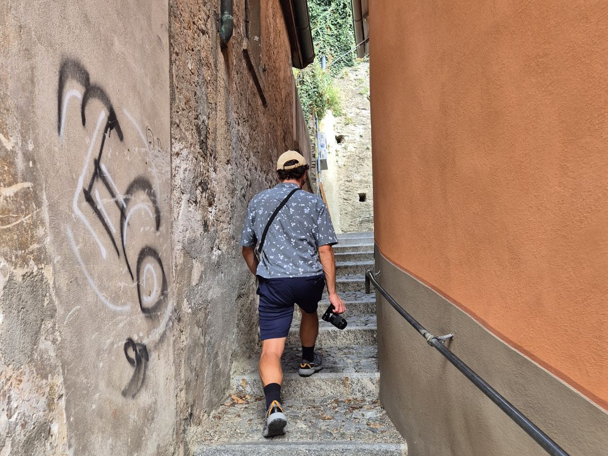 Fußweg aus der Innenstadt von Bellinzona auf die Burg Montebello