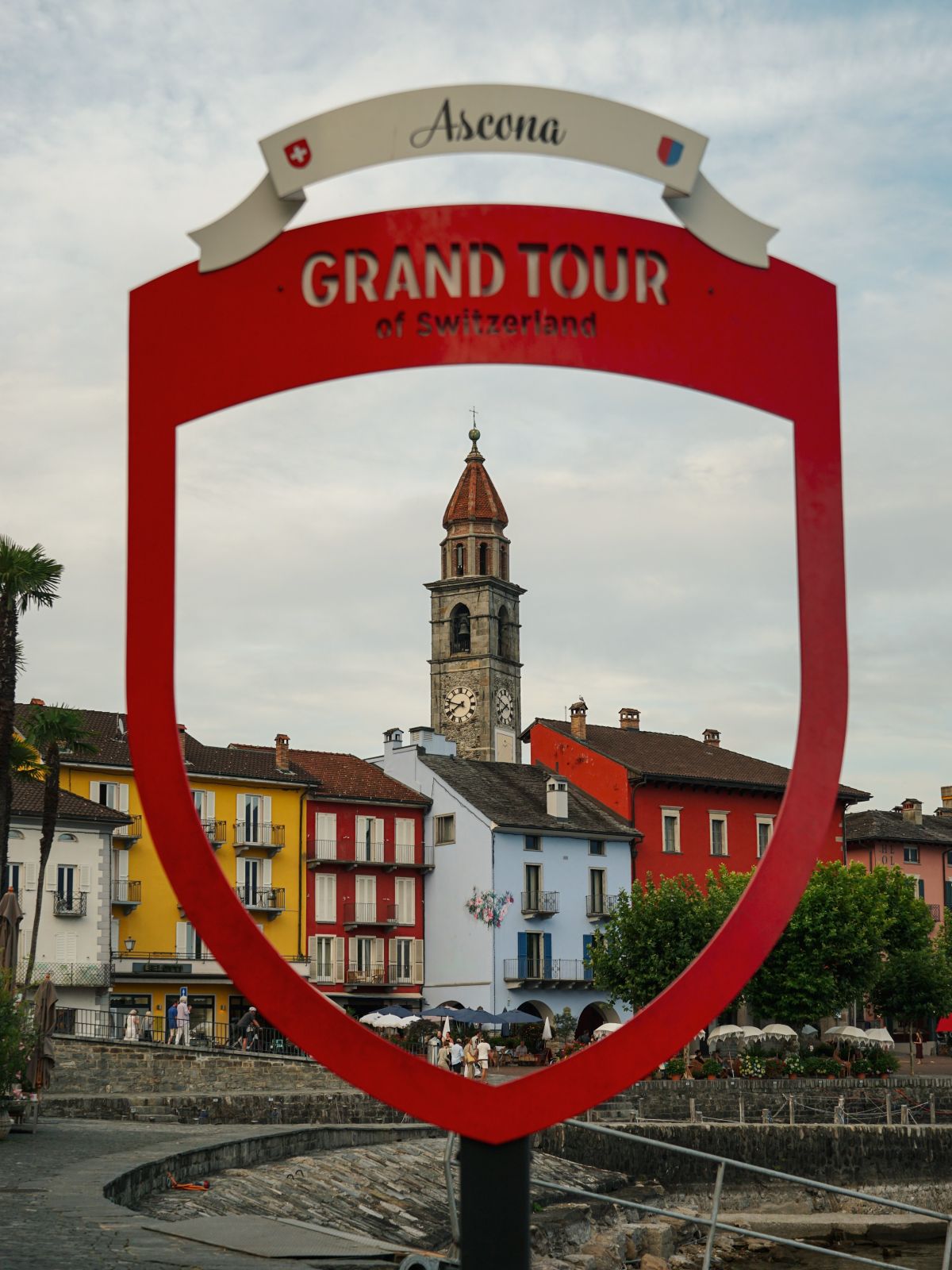 Schild: Grand Tour of Switzerland, in Ascona