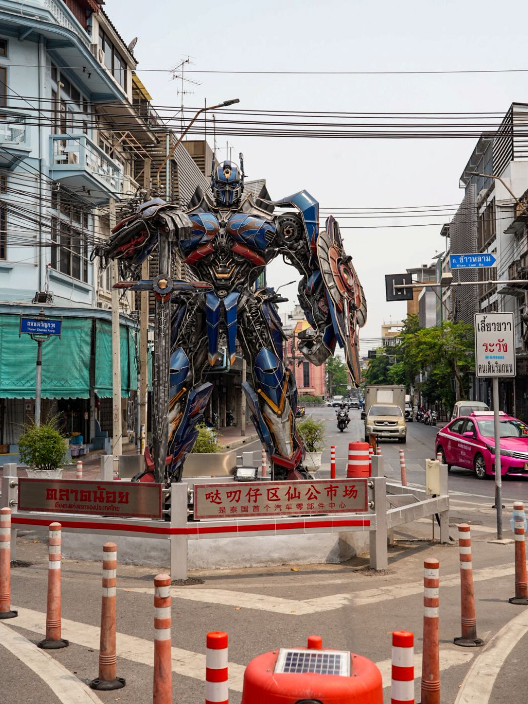 Transformer-Statue Optimus Prime, in Chinatown Bangkok