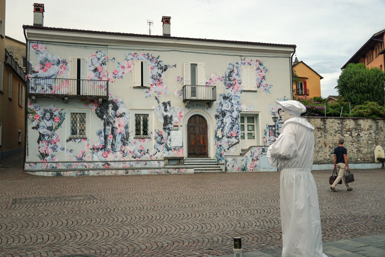 Pantomime in Ascona an der Seepromenade
