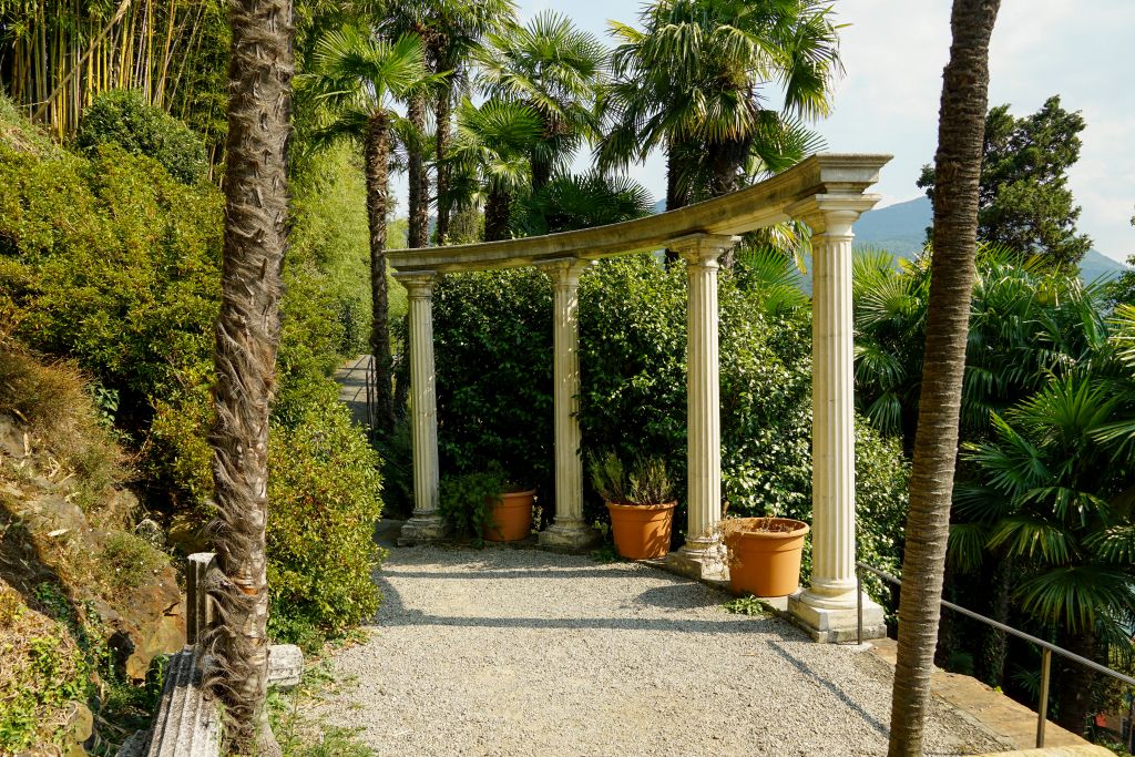 Parco Scherrer, Morcote, Säulen