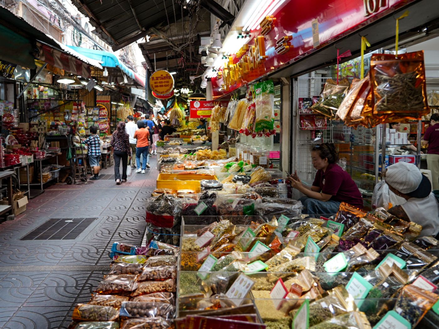 Unterwegs auf dem Sampheng Market in Bangkok Chinatown