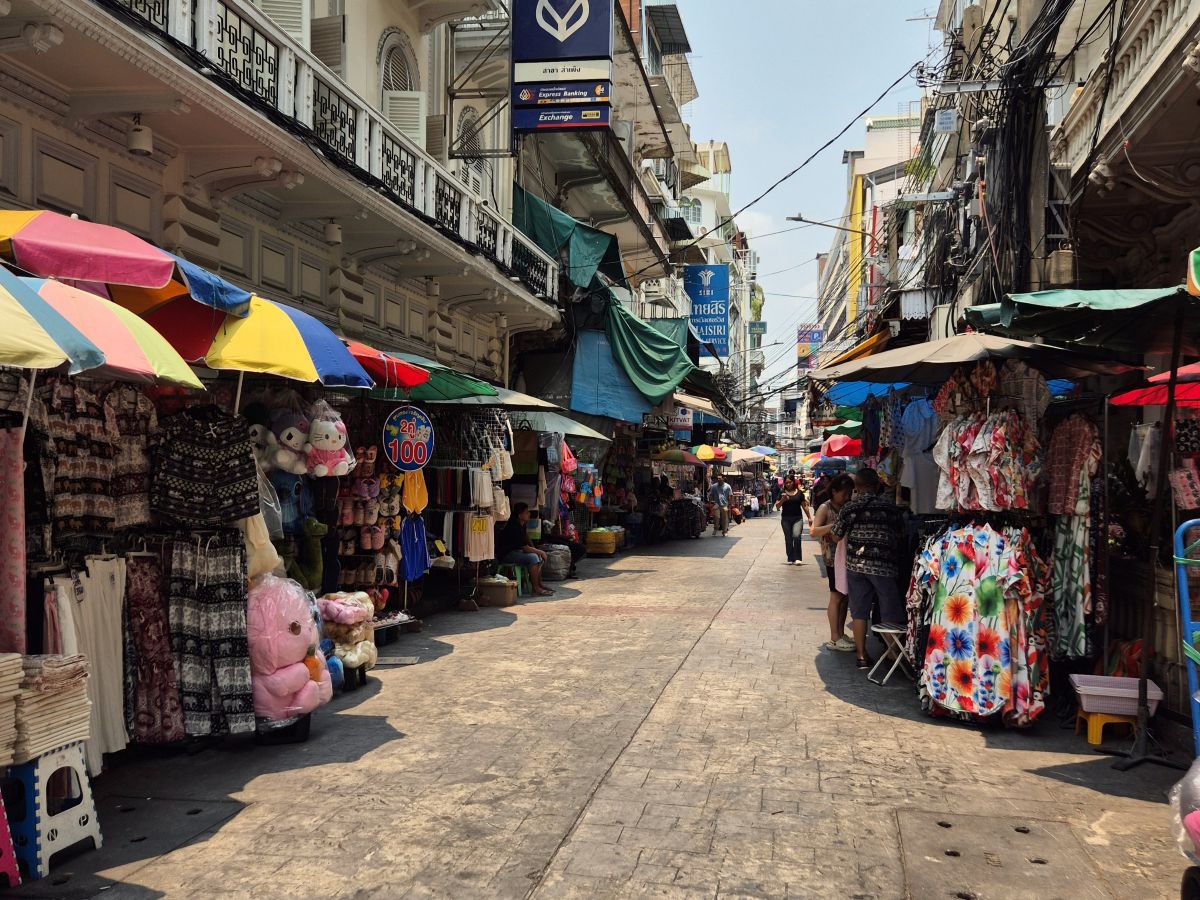 Unterwegs auf dem Sampheng Market in Bangkok Chinatown