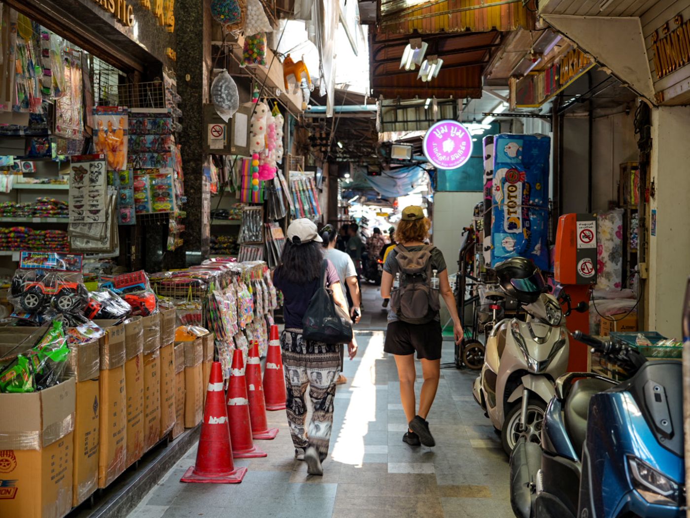 Unterwegs auf dem Sampheng Market in Bangkok Chinatown