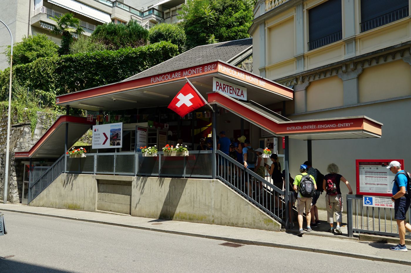 Talstation der Standseilbahn auf den Monte Bre in Cassarate