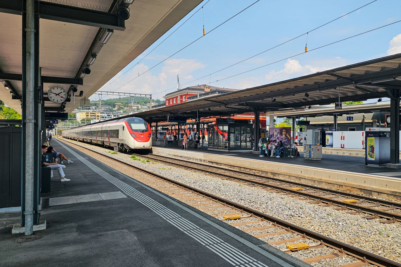 Bahnhof Lugano, Zug nach Bellinzona