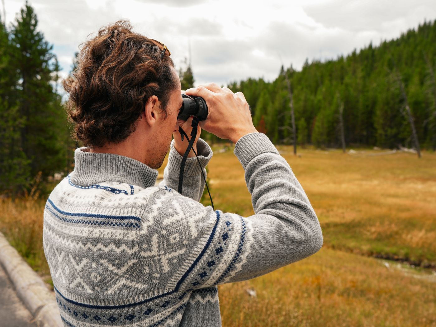 Chris von Reisekröten mit Fernglas im Yellowstone Nationalpark