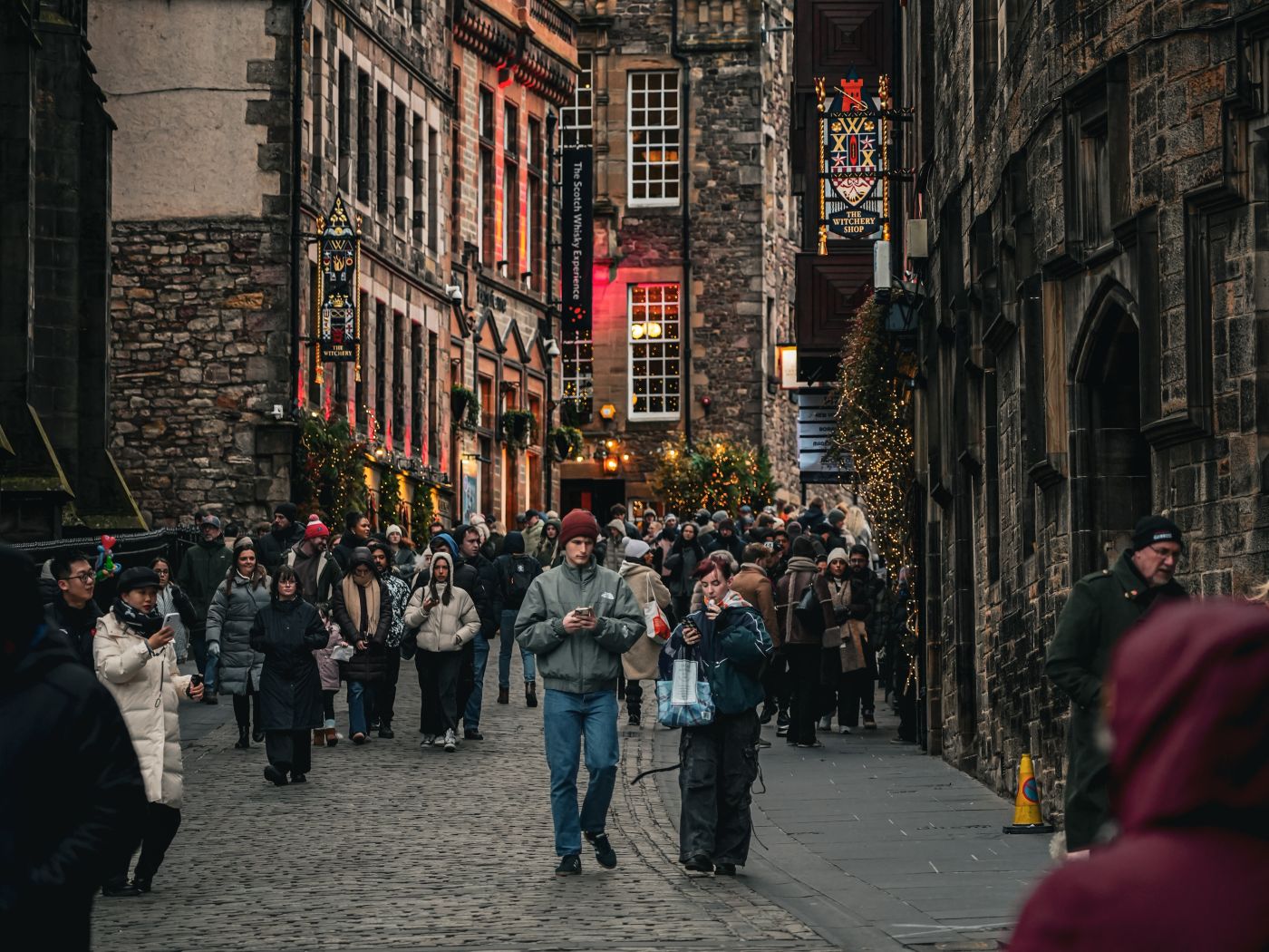 Auf der Royal Mile in Edinburgh zur Vorweihnachtszeit